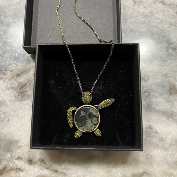 Vintage “Butler” turtle necklace - Picture 2 of 6